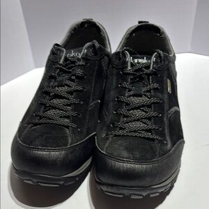 Dansko Athletic Shoes Black Vibram  Lightweight Waterproof Performance